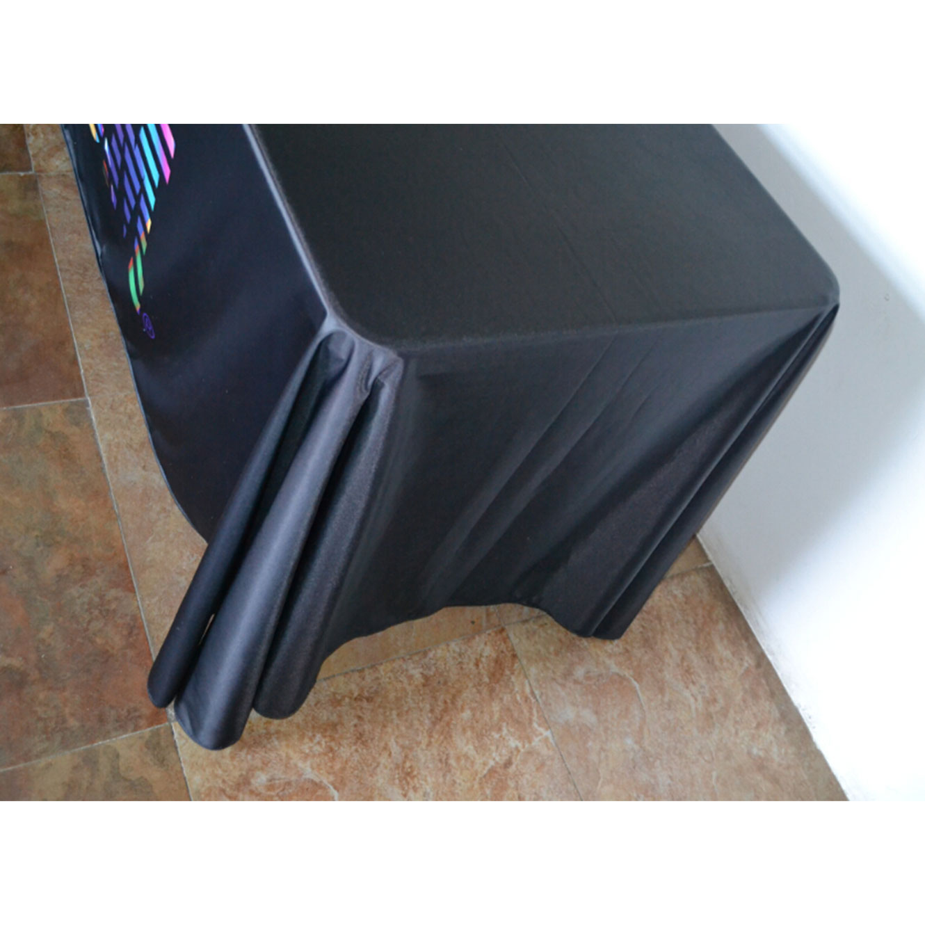 https://bigbanner.com.au/wp-content/uploads/2020/01/6ft-8ft-1-Sided-Deluxe-Printed-Fitted-Table-Throws-Covers-3.jpg