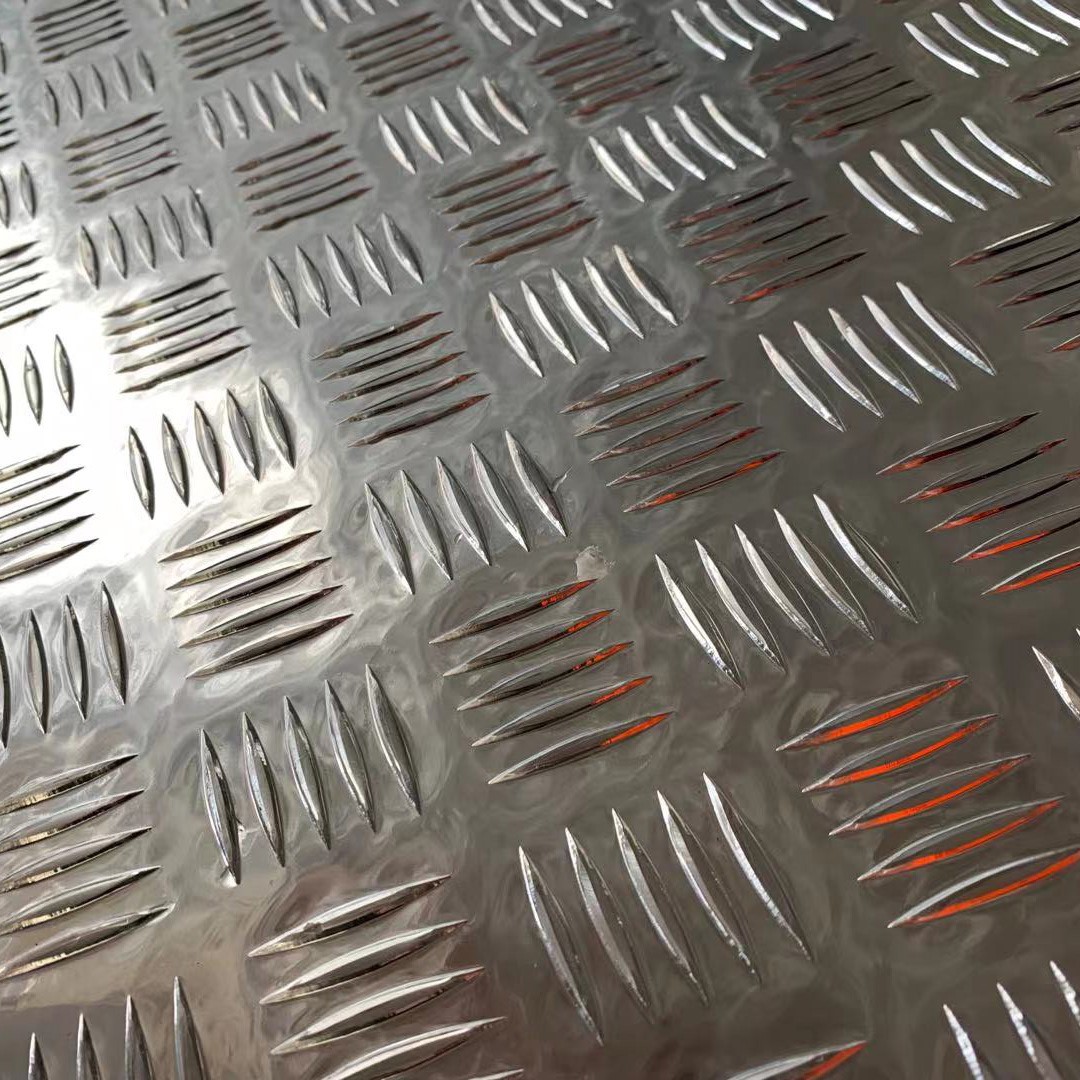 https://bigbanner.com.au/wp-content/uploads/2021/03/Checker-Plate-Finish-Solid-Aluminum-Panels.jpg